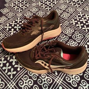 Womens saucony cohesion 10.5 tennis shoes. Worn one time. Look brand new